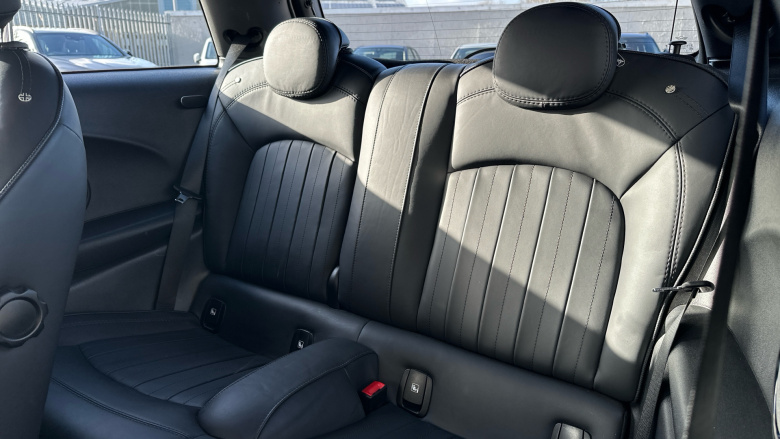 MINI Hatchback 1.5 Cooper Exclusive 3dr Auto Petrol Hatchback